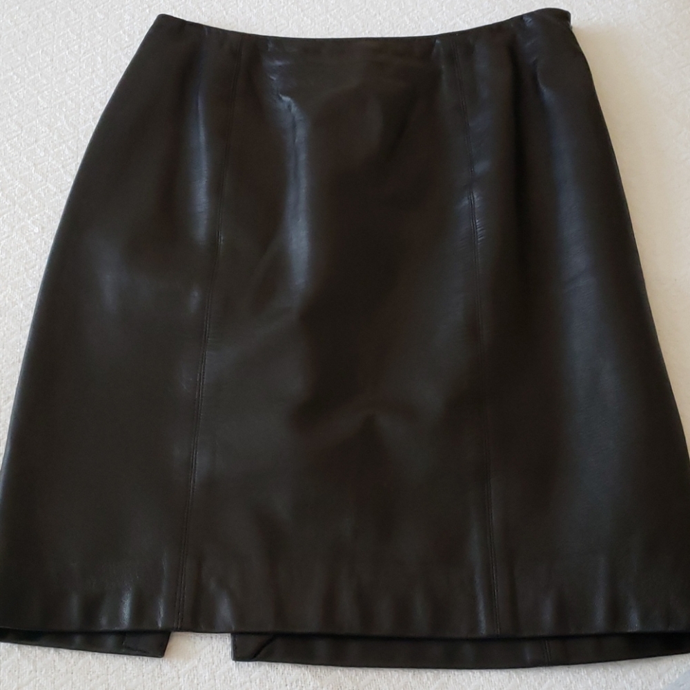 Vintage high-waisted womans pencil skirt